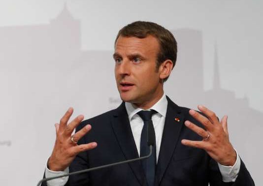 Macron déclare être « l’égal de Poutine » et s’est fait traiter d’un petit connard par les internautes français