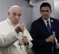 Le pape dit craindre un « bain de sang » au Venezuela après que Maduro ait dénoncé les « impérialistes » américains et ordonne à ses troupes de défendre le pays « en toutes circonstances »