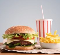 La consommation d’aliments transformés tels que les hamburgers, les céréales sucrées et les pizzas augmente le risque de maladies mortelles